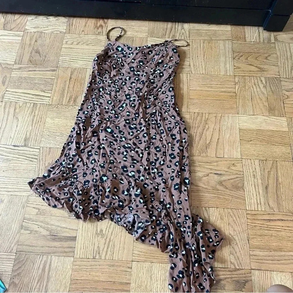 LUSH cheetah asymmetrical midi dress - Picture 2 of 4